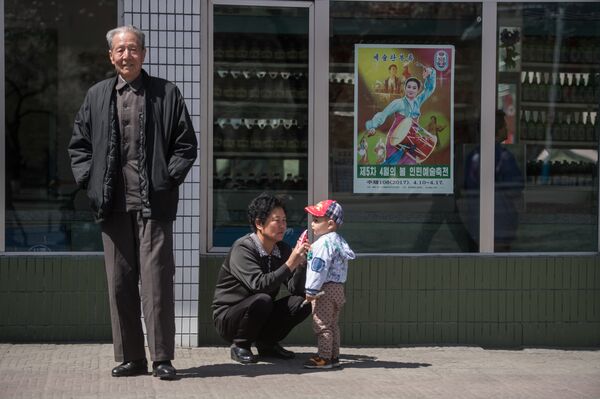 Outside a shop in Pyongyang Outside a shop in Pyongyang - Sputnik International