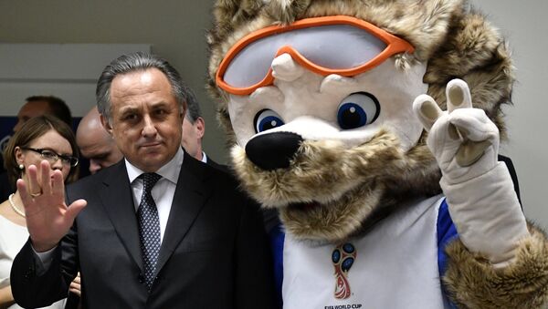 President of the Russian Football Union, Deputy Prime Minister Vitaly Mutko and Zabivaka, official mascot of the 2018 FIFA World Cup, at the opening of the FIFA main ticket office - Sputnik International