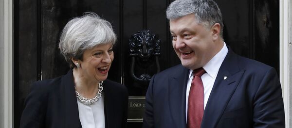 Britain's Prime Minister Theresa May greets Ukrainian President Petro Poroshenko in Downing Street, in central London, Britain April 19, 2017 Britain's Prime Minister Theresa May greets Ukrainian President Petro Poroshenko in Downing Street, in central London, Britain April 19, 2017 - Sputnik International