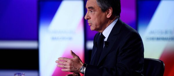 Francois Fillon, member of the Republicans political party and 2017 French presidential election candidate of the French centre-right, attends the France 2 television special prime time political show, 15min to Convince in Saint-Cloud, near Paris, France, April 20, 2017. - Sputnik International