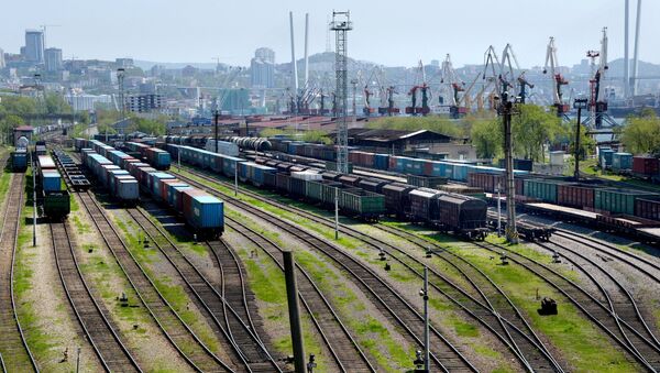 Russian cities. Railway tracks in Vladivostok. - Sputnik International