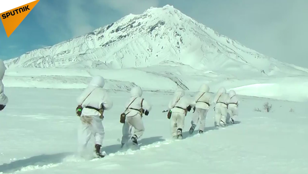 Russian Special Forces Climb the Avachinsky Volcano in Kamchatka - Sputnik International