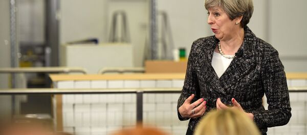 Britain's Prime Minister, Theresa May, addresses staff at a GlaxoSmithKline toothpaste factory in Maidenhead, April 21, 2017. - Sputnik International