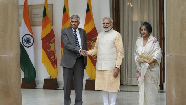 Indian Prime Minister Narendra Modi, center, poses with his Sri Lankan counterpart Ranil Wickremesinghe for a photo next to his wife Maitree Wickremasinghe in New Delhi, India, Wednesday, Oct. 5, 2016. - Sputnik International