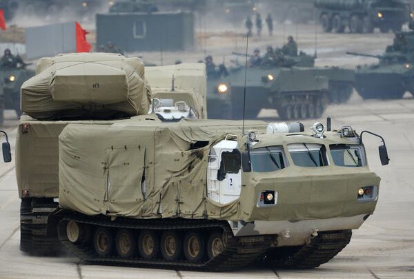 The Top M2 anti-air missile system on the basis of the all-terrain vehicle DT-30, at the Victory Day joint training drills of a combined parade unit, mechanized column and lineup of aircraft. - Sputnik International