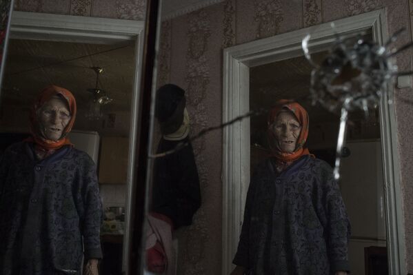 Raisa Shipuya, one of the last residents of the village of Zhelobok in Lugansk region. - Sputnik International