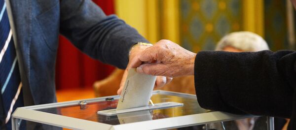 A woman votes at a polling station in Paris in the first round of the French presidential election. A woman votes at a polling station in Paris in the first round of the French presidential election. - Sputnik International