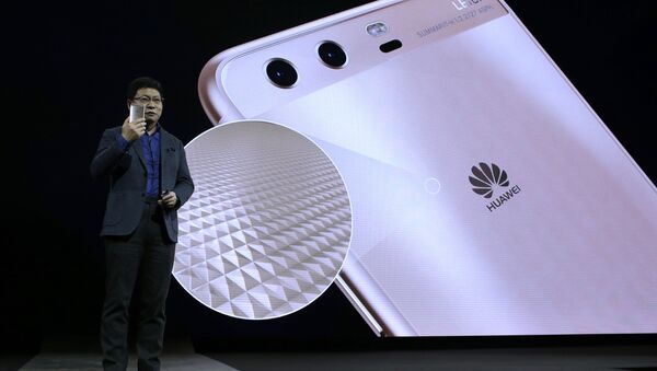 Chief executive officer of consumer devices division for Huawei Technologies Co. Richard Yu presents the new phone Huawei P10 Plus before the Mobile World Congress in Barcelona, Spain - Sputnik International