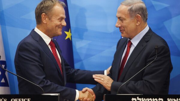 Israeli Prime Minister Benjamin Netanyahu, right, shakes hands with European Council President Donald Tusk during their meeting at the prime minister's office in Jerusalem on Tuesday, Sept. 8, 2015. Tusk is on an official visit to the region. - Sputnik International