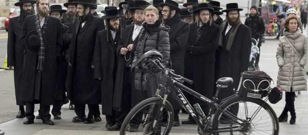 Orthodox jews stand outside the White House in Washington. (File) - Sputnik International