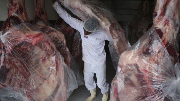 A man delivers sides of beaf to meat to a butcher shop in Brasilia, Brazil, Monday, March 20, 2017 - Sputnik International