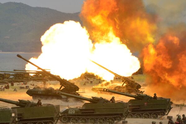 KPA self-propelled artillery in action - Sputnik International