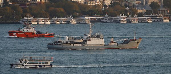 Russian Navy's reconnaissance ship Liman of the Black Sea fleet sails in the Bosphorus, on its way to the Mediterranean Sea, in Istanbul, Turkey, October 21, 2016 - Sputnik International