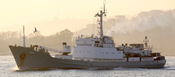 Russian Navy's reconnaissance ship Liman of the Black Sea fleet sails in the Bosphorus, on its way to the Mediterranean Sea, in Istanbul, Turkey, November 18, 2015 - Sputnik International