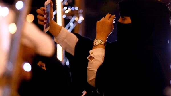 A woman takes a selfie during during celebrations for naming Abha as 'Capital of Arab Tourism', in Abha, Saudi Arabia April 18, 2017. Picture taken April 18, 2017. - Sputnik International