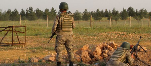 Turkish soldiers stand guard in the border town of Akcakale on the Turkish-Syrian border in Sanliurfa province, Turkey, April 27, 2017 Turkish soldiers stand guard in the border town of Akcakale on the Turkish-Syrian border in Sanliurfa province, Turkey, April 27, 2017 - Sputnik International