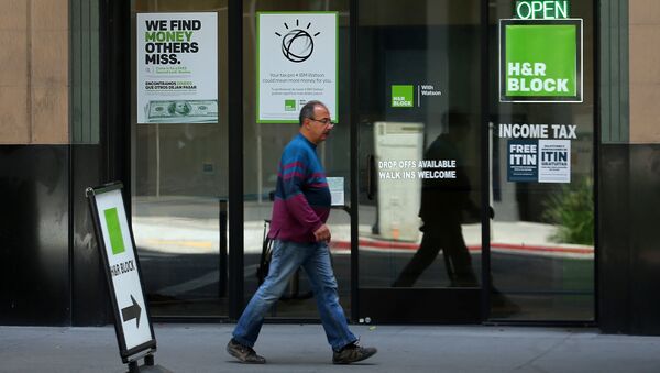 A pedestrian walks past a H&R Block tax office in Los Angeles, California, U.S., April 26, 2017 - Sputnik International