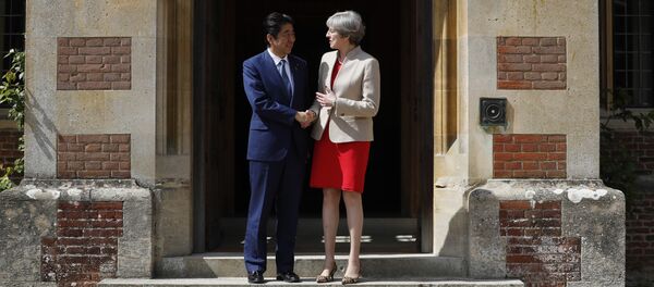 Britain's Prime Minister Theresa May welcomes Prime Minister Shinzo Abe of Japan to Chequers near Wendover, England, Friday, April 28, 2017 Britain's Prime Minister Theresa May welcomes Prime Minister Shinzo Abe of Japan to Chequers near Wendover, England, Friday, April 28, 2017 - Sputnik International