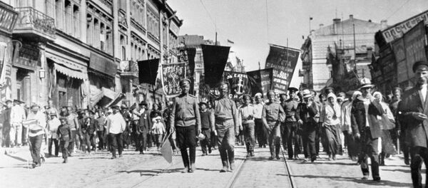 May Day Demonstration in Svetlanovskaya Street of Vladivostok in 1917. (File) - Sputnik International