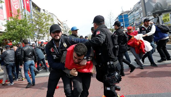 Turkish riot police scuffle with a group of protesters as they attempted to defy a ban and march on Taksim Square to celebrate May Day in Istanbul, Turkey - Sputnik International