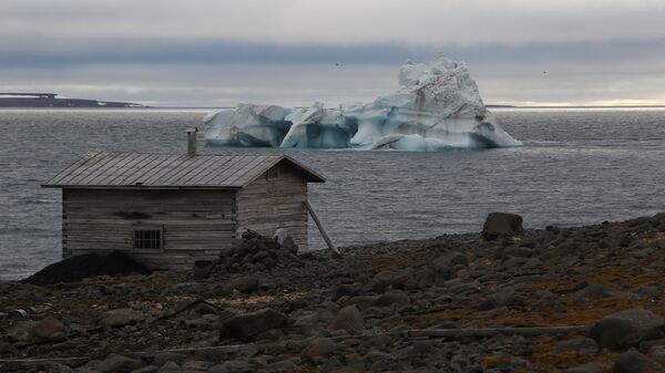 A wooden hut on the coast of the Tikhaya Bay, Hooker Island, Franz Josef Land archipelago. - Sputnik International