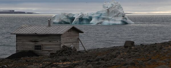 A wooden hut on the coast of the Tikhaya Bay, Hooker Island, Franz Josef Land archipelago. - Sputnik International