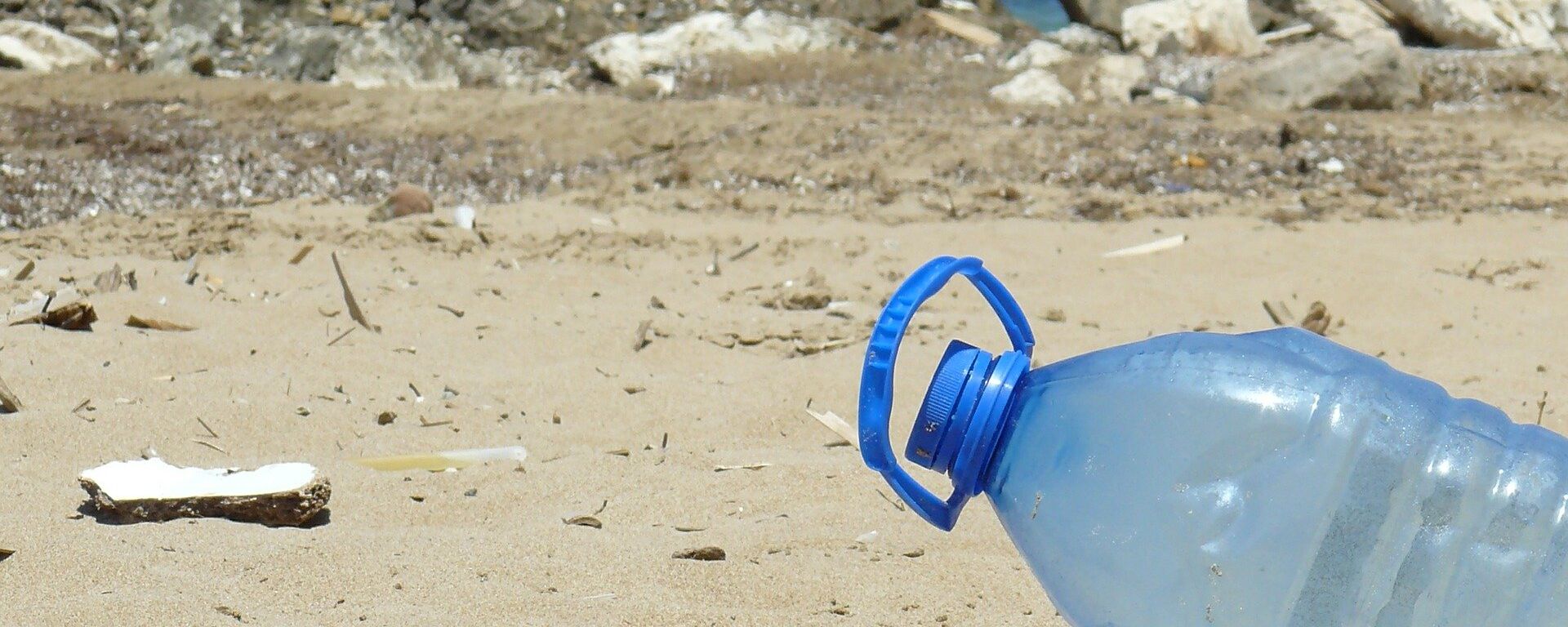 Plastic bottle on a beach. File photo. - Sputnik International, 1920, 21.01.2023