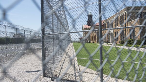Fences and barbed wire at the entrance of the El Reno Federal Correctional Institution in El Reno, Oklahoma. (File) - Sputnik International