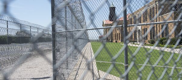 Fences and barbed wire at the entrance of the El Reno Federal Correctional Institution in El Reno, Oklahoma. (File) - Sputnik International
