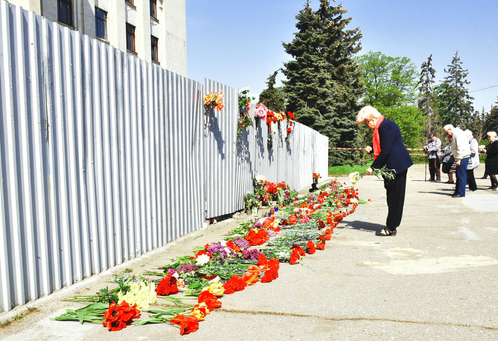 Odessa, Ukraine. People on Kulikovo Polye Square remember those killed in a May 2, 2014 fire at the local House of Trade Unions - Sputnik International, 1920, 02.05.2022