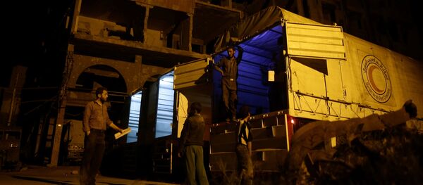 Relief workers unload parcels of humanitarian aid in the rebel-held besieged Syrian town of Douma, Damascus, Syria May 3, 2017. Picture taken May 3, 2017 Relief workers unload parcels of humanitarian aid in the rebel-held besieged Syrian town of Douma, Damascus, Syria May 3, 2017. Picture taken May 3, 2017 - Sputnik International