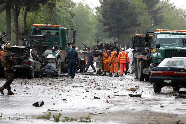Afghan police and municipal workers clear debris from the site of a suicide bomb attack in Kabul, Afghanistan May 3, 2017 - Sputnik International