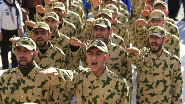 Hezbollah fighters parade during a ceremony to honor fallen comrades, in Tefahta village, south Lebanon, Saturday, Feb. 18, 2017. - Sputnik International