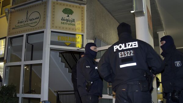 (File) Police officers guard the 'Seituna' cultural society in Berlin, Germany, Thursday, Nov. 26, 2015 - Sputnik International