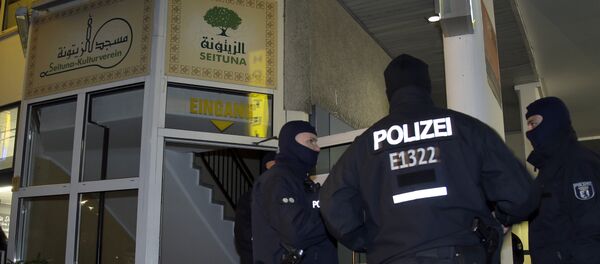 (File) Police officers guard the 'Seituna' cultural society in Berlin, Germany, Thursday, Nov. 26, 2015 - Sputnik International