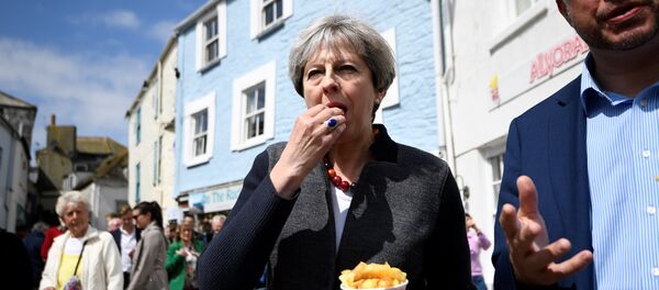 Britain's Prime Minister Theresa May enjoys some chips during a campaign stop in Mevagissey, Cornwall, May 2, 2017 Britain's Prime Minister Theresa May enjoys some chips during a campaign stop in Mevagissey, Cornwall, May 2, 2017 - Sputnik International