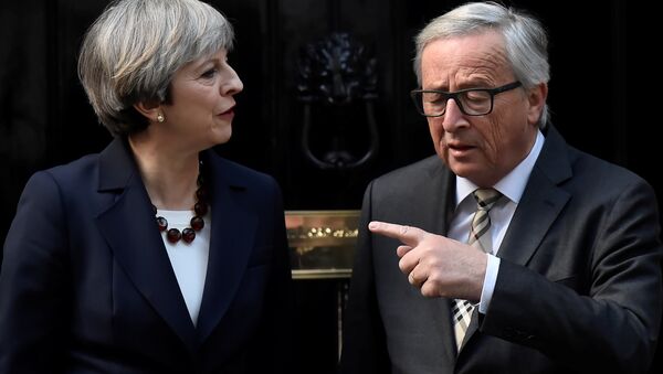 Britain's Prime Minister Theresa May welcomes Head of the European Commission, President Jean-Claude Juncker to Downing Street in London, Britain April 26, 2017. - Sputnik International