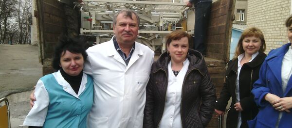 Chefarzt und Krankenschwestern des Krankenhauses Pervomaisk beim Empfang der Hilfslieferungen Chefarzt und Krankenschwestern des Krankenhauses Pervomaisk beim Empfang der Hilfslieferungen - Sputnik International