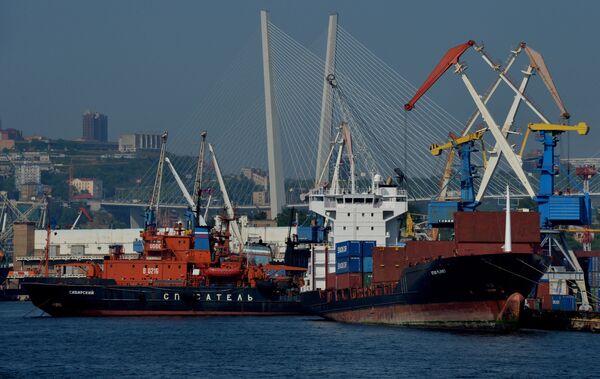 Ships near a pier in Zolotoi Rog Bay in Vladivostok Ships near a pier in Zolotoi Rog Bay in Vladivostok - Sputnik International