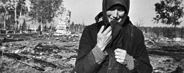 Woman weeping on the ruins of her native village burnt by the Nazis in the Second World War Woman weeping on the ruins of her native village burnt by the Nazis in the Second World War - Sputnik International