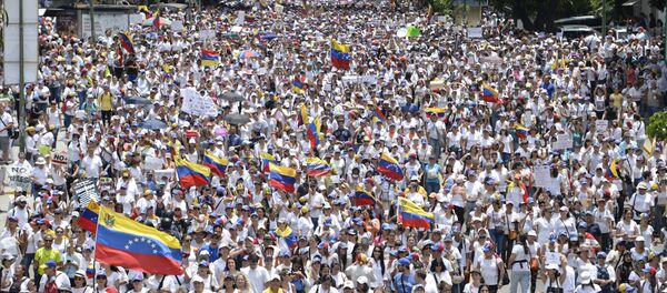 Venezuelan opposition activists take part in a women's march aimed to keep pressure on President Nicolas Maduro, whose authority is being increasingly challenged by protests and deadly unrest, in Caracas Venezuelan opposition activists take part in a women's march aimed to keep pressure on President Nicolas Maduro, whose authority is being increasingly challenged by protests and deadly unrest, in Caracas - Sputnik International