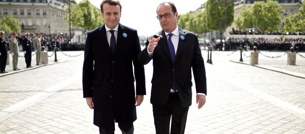 Outgoing French President Francois Hollande (R) and President-elect Emmanuel Macron attend a ceremony to mark the end of World War II at the Tomb of the Unknown Soldier at the Arc de Triomphe in Paris, France, May 8, 2017. Outgoing French President Francois Hollande (R) and President-elect Emmanuel Macron attend a ceremony to mark the end of World War II at the Tomb of the Unknown Soldier at the Arc de Triomphe in Paris, France, May 8, 2017. - Sputnik International