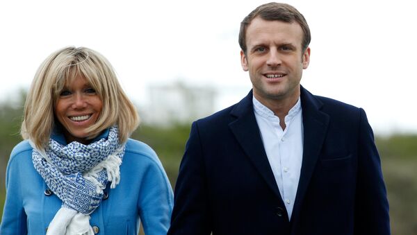 Emmanuel Macron and his wife Brigitte Trogneux pose for the photograph in Le Touquet, France, April 22, 2017, on the eve of the first round of presidential election. - Sputnik International