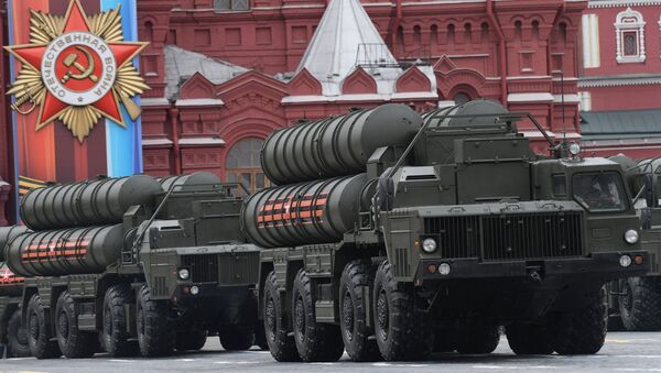 An S-400 Triumf air defense missile system, seen here during the military parade in Moscow marking the 72nd anniversary of the victory in the Great Patriotic War of 1941-1945. - Sputnik International