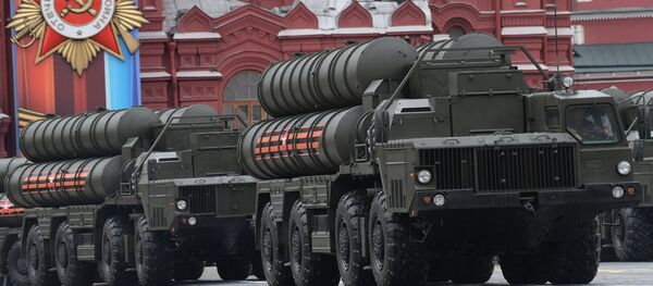 An S-400 Triumf air defense missile system, seen here during the military parade in Moscow marking the 72nd anniversary of the victory in the Great Patriotic War of 1941-1945. - Sputnik International