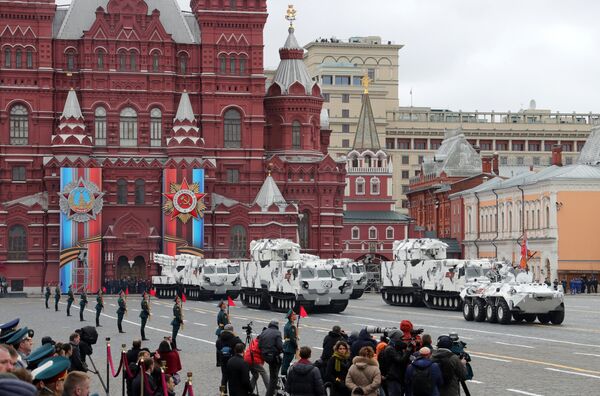 BTR-82A armored personnel carriers, A Tor-M2 air defense systems based on the chassis of the DT-30 all-terrain tracked vehicle and a Pantsir-SA air defense systems based on the chassis of the DT-30 all-terrain tracked vehicle during the military parade in Moscow marking the 72nd anniversary of the victory in the Great Patriotic War of 1941-1945. - Sputnik International