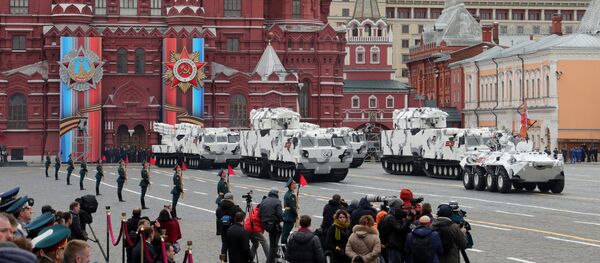 BTR-82A armored personnel carriers, A Tor-M2 air defense systems based on the chassis of the DT-30 all-terrain tracked vehicle and a Pantsir-SA air defense systems based on the chassis of the DT-30 all-terrain tracked vehicle during the military parade in Moscow marking the 72nd anniversary of the victory in the Great Patriotic War of 1941-1945. - Sputnik International