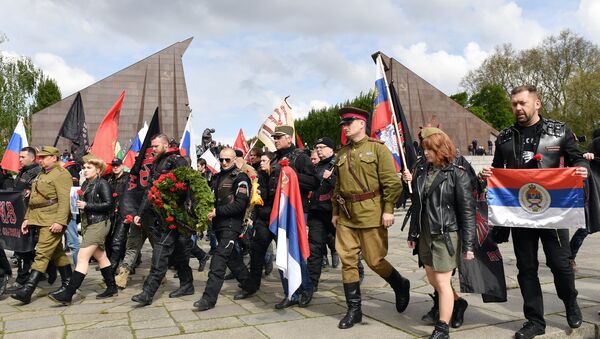 Members of the Russian biker group Night Wolves and sympathisers demonstrate at the Soviet soldier monument of the Soviet War Memorial in Berlin's Treptow district on May 9, 2017, to commemorate the Soviet victory over Nazi-Germany 72 years ago. - Sputnik International