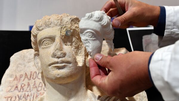 A restorer fixes a restored piece of the face of a man bust, which is one of the two funeral reliefs from Palmyra archeological site that will be restored at the Higher Institute of Conservation and Restoration (ISCR - Istituto Superiore per la Conservazione ed il Restauro) in Rome, on February 16, 2017. - Sputnik International
