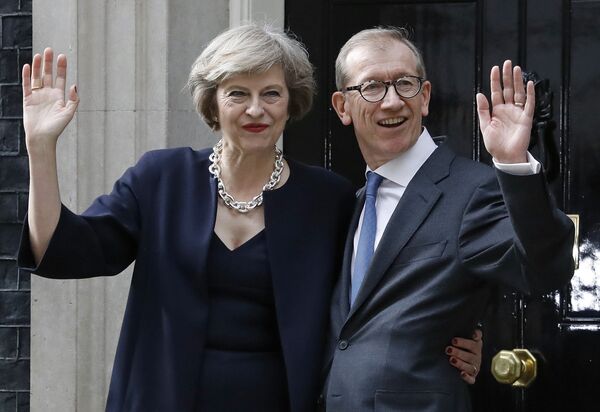 British Prime Minister Theresa May and her husband Philip wave from the steps of her official residence,10 Downing Street in London, Wednesday July 13, 2016. British Prime Minister Theresa May and her husband Philip wave from the steps of her official residence,10 Downing Street in London, Wednesday July 13, 2016. - Sputnik International